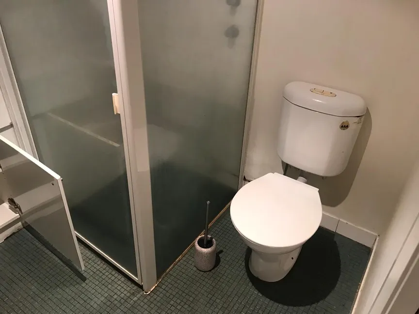 Beautifully cleaned living room with organised furniture