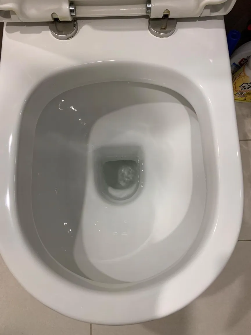 Beautifully cleaned living room with organised furniture