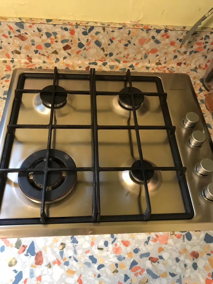 Beautifully cleaned living room with organised furniture