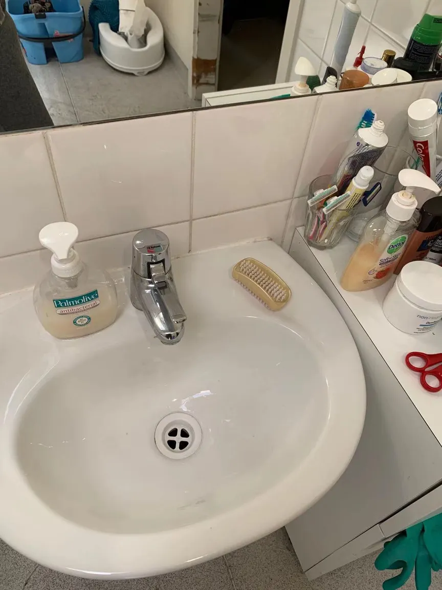 Beautifully cleaned living room with organised furniture